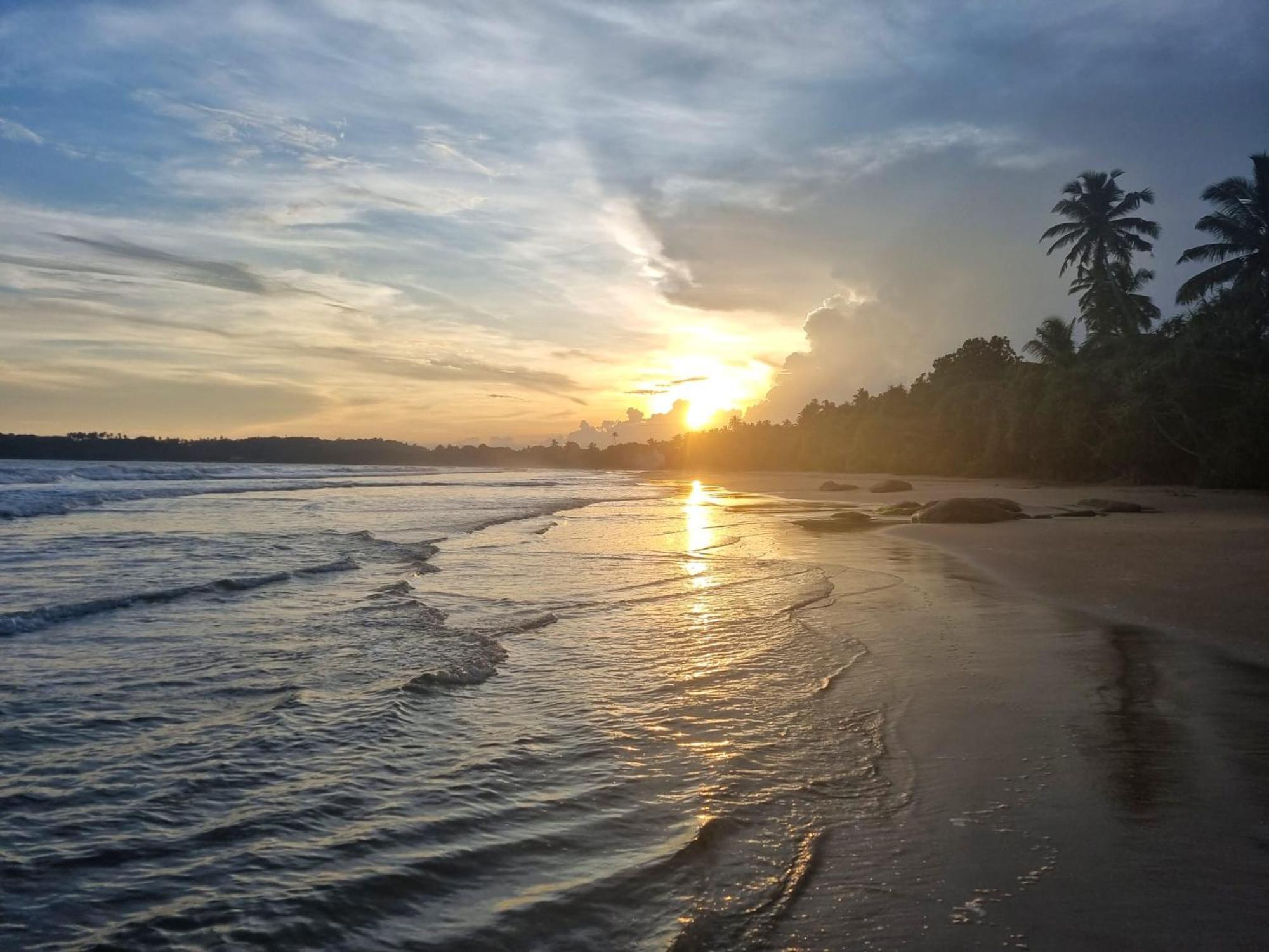 Relax Beach House Tangalle Esterno foto