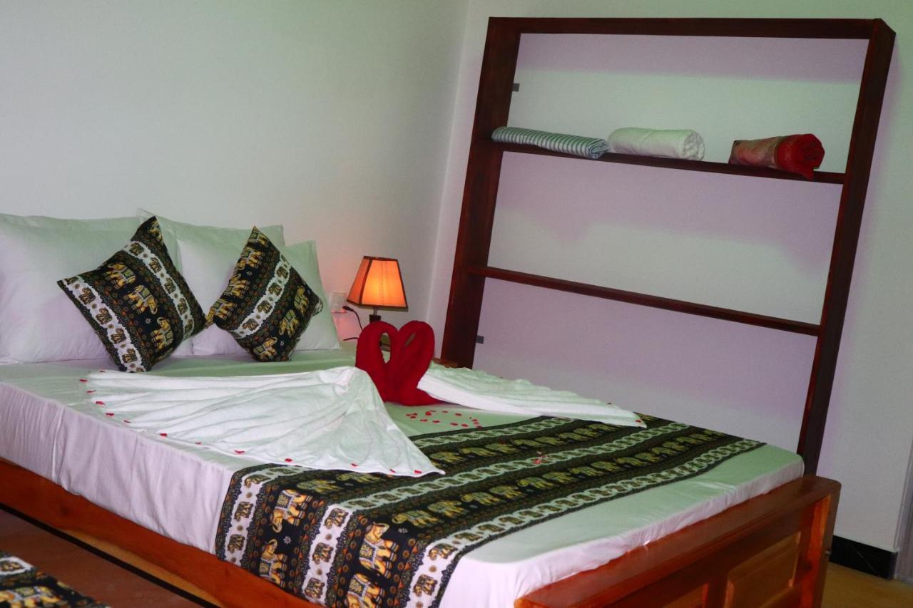 Relax Beach House Tangalle Esterno foto